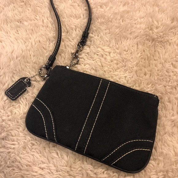 Coach Handbags - Coach Wristlet Coach Handbags - Coach Wristlet